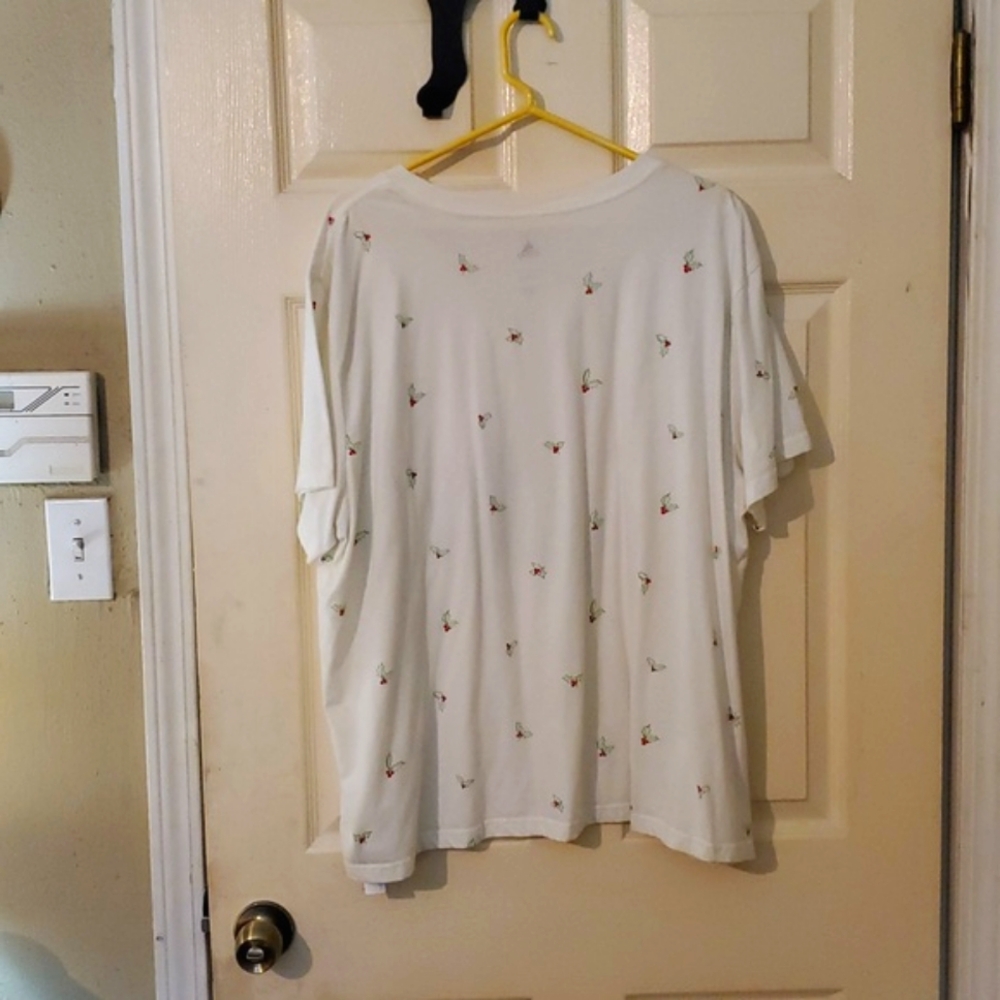 2 Disney Winnie the Pooh Women's Tees: Blue "Save the Bees" 4X & White "Gift" 4X - Picture 9 of 10